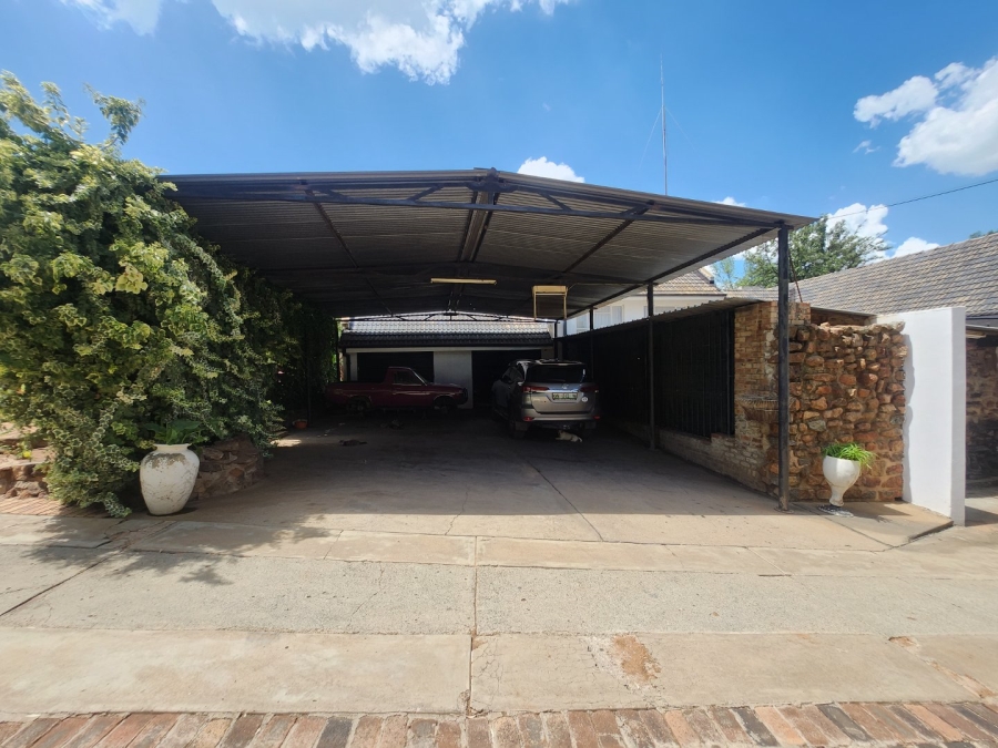 5 Bedroom Property for Sale in Oudorp North West